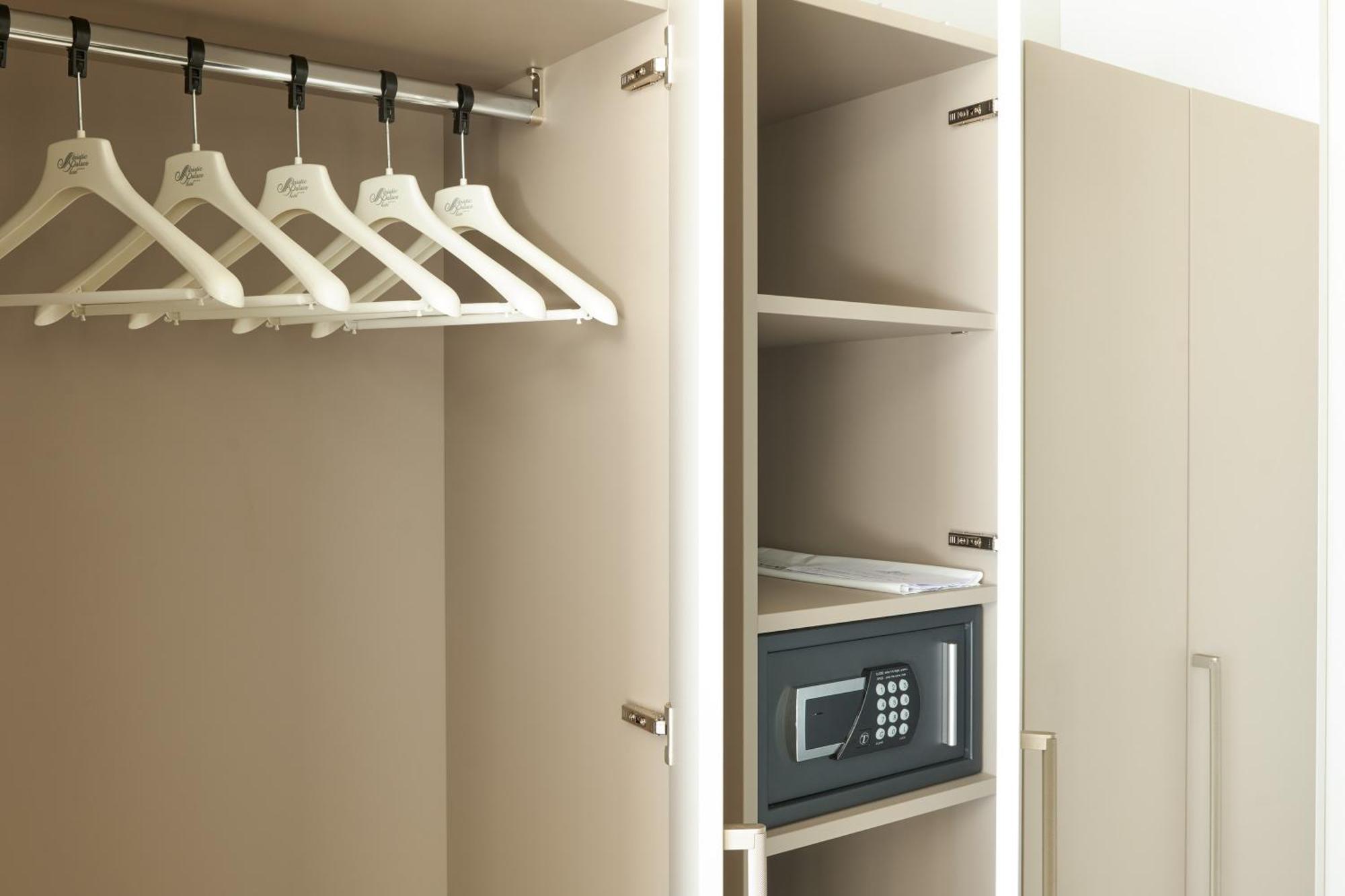 Adriatic Palace Hotel 4*